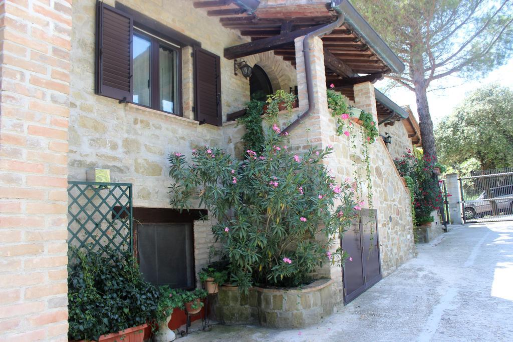 Vila Societa Agricola F.Lli Angelucci Cannara Exteriér fotografie